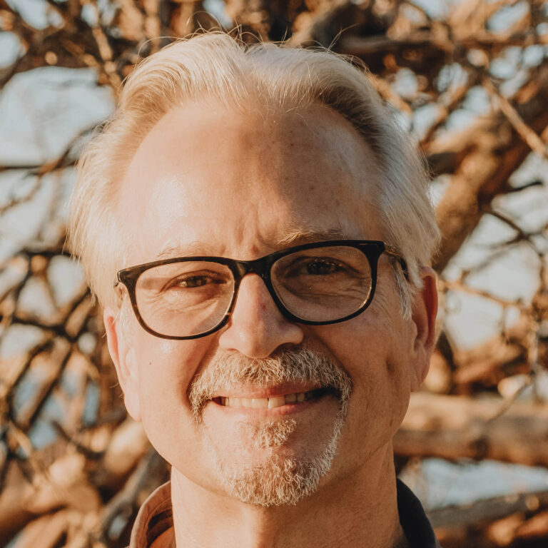 SW tight crop Headshot 2019 smaller copy 768x768